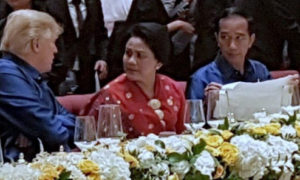 Bertemu Di APEC, Ibu Iriana Akrab Dengan Donald Trump
