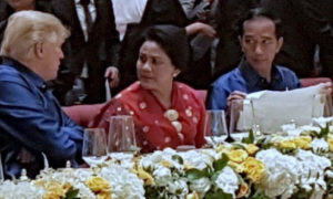 Bertemu Di APEC, Ibu Iriana Akrab Dengan Donald Trump