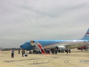 Pesawat Kepresidenan Mendarat di Bandara Kertajati, Jokowi : Ini Momen Bersejarah
