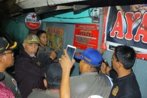 Walikota Padang H. Mahyeldi Pimpin Penyegelan 7 Tempat Hiburan Malam