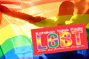 Memalukan, Sepasang LGBT Diamankan Warga dan Pol PP di Lapangan Bola