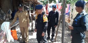 Sambangi Lansia, Brimobda Banten Salurkan Zakat Personil Polda