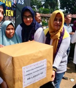 Ketua Bhayangkari Polda Banten Berikan Bantuan Peralatan Sekolah Bagi Korban Tsunami 