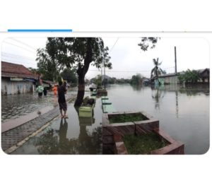 Kodim 0710 Pekalongan Bantu Evakuasi Warga Akibat Banjir