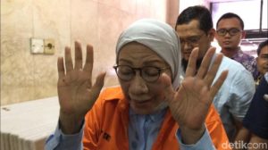 Sidang Perdana , Jaksa Ungkap Ratna Sering WA Rocky Gerung