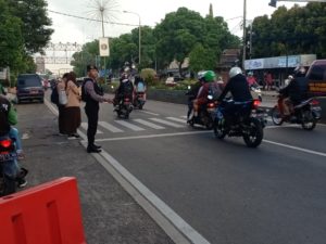 Ditsamapta Polda Banten Rutin Atur Lalu Lintas Pagi Hari