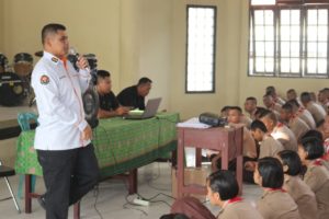 Bidhumas Polda Kalteng Berikan Pencerahan Wawasan Kebangsaan di SMKN 5 Palangka Raya