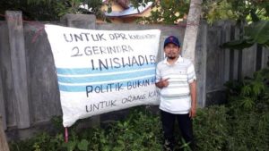 Tak Punya Modal, Caleg Gerindra Ini Bikin “APK” Dari Karung