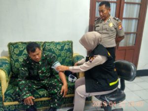 Biddokes Polda Banten, Cek Kesehatan Petugas Pengamanan Pemilu 2019