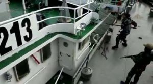 Tangkap Ilegal Fishing Di Natuna, KRI TNI AL Ditabrak Dinas Perikanan Vietnam