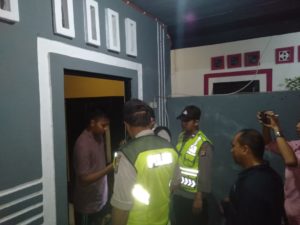 Lagi Asyik Berduaan di Dalam Kamar, Sepasang Muda Mudi Digerebek Polisi