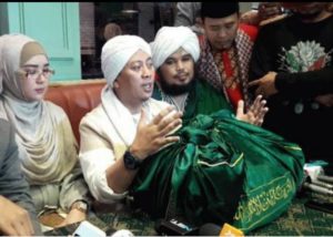 MUI Ragukan Rambut Nabi yang Dibawa Opick dari Turki