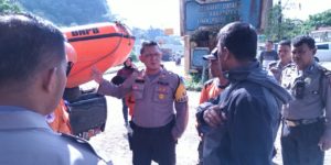 Mobil Satu Keluarga Masuk Jurang Saat Perjalanan Pulang Lebaran di Baso Agam