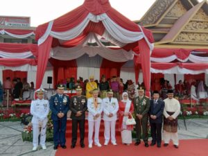 Upacara Penurunan Bendera Merah putih di Kantor Gubernur Riau Berjalan Khitmad