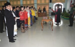 25 Anggota DPRD Gunung Mas Ikrarkan Sumpah dan Janji