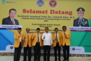 Jenderal Suhardi Halius, Beri Motivasi Mahasiswa Baru UNP