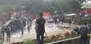Bentrok di Depan Gedung KPK