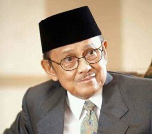 Penghormatan Terakhir bagi BJ Habibie, Kibarkan Bendera Setengah Tiang Tiga Hari