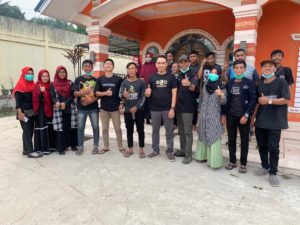 Ketua Puja Kesuma Turun ke Jalan Bagikan Masker