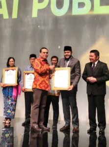 Fadly Amran Raih Penghargaan Nugra Jasadharma Pustaloka 2019
