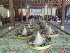 Paliyo : Acara Puncak Rasul Sebagai Media Mempertahankan Budaya