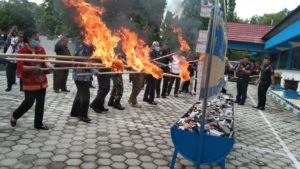 Bea Cukai Pulang Pisau Musnahkan Ratusan Ribu Batang Rokok Ilegal