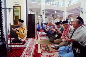Mendagri Imami Solat Jum’at, Bentuk Teladan Bagi ASN dan Pegawai Lingkup Kemendagri