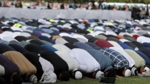 Paska Rusuh Hindu – Muslim, Polisi India Kawal Shalat Jumat