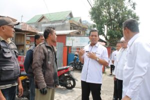 Satgas PPVC Padang Panjang Turun Lapangan, Bagi bagi Masker dan Cek Suhu