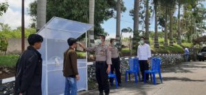 Polres Tanah Datar Wajibkan Cuci Tangan dan Semprot Disinfektan Saat Masuk/Keluar Mako