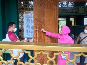 Kapolres Solok Selatan Pimpin Penyemprotan Cairan Antisepik Corona