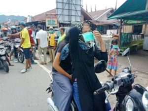 Peduli Covid-19, Tim Koalisi Rusma Yul Anwar Pessel Bagikan Masker