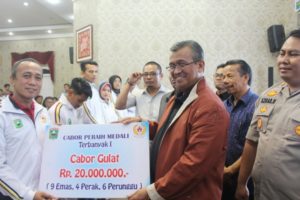 Bupati Gusmal Penuhi Janji Bayar Bonus Medali PORPROV KE XV Sumbar 2018