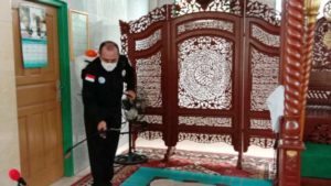 Sejumlah Tempat Ibadah Disemprot Disinfektan Cegah Virus Corona