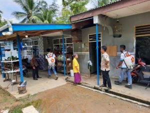 DPC Gerindra Sawahlunto Ikut Serta Penyemprotan Disinfektan di Rumah Penduduk