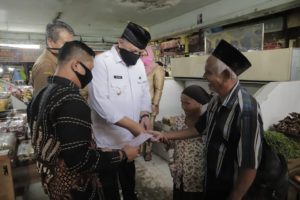 Pemko Solok Salurkan Bansos Dampak COVID -19 bagi 11. 413 KK