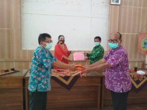 Ketua DPRD Kabupaten Gunungkidul Bersama BPBD Bagikan Masker Untuk Rakyat
