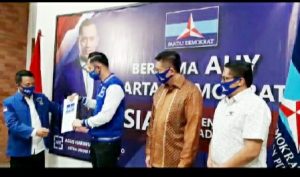 Maju dari Partai Demokrat, AHY Serahkan Surat Rekomendas ke Tri Suryadi