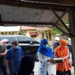 Pemerintah Aceh Berikan Nasi dan Santunan Untuk Masyarakat Pesisir