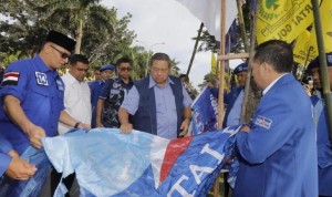 Pengamat : Membingungkan, Apa Manfaat Ngurus Demokrat