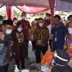 Mensos dan Menko PMK Tinjau Langsung Penyaluran BST di Surakarta