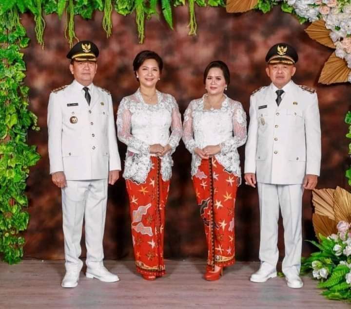 Gubernur dan Wakil Gubernur Sulut bersama istri