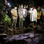 Menteri Sosial Kunjungi Korban Banjir di Magetan