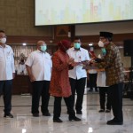 Melalui Menteri Sosial, Presiden Jokowi Anugerahkan Satya Lencana Perintis Kemerdekaan Pada Ahli Waris