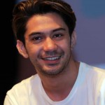 Direstui Ibunda, Aktor Reza Rahadian jadi Mualaf