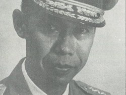 Jenderal Hoegeng Sosok Kapolri yang Diberhentikan Soeharto
