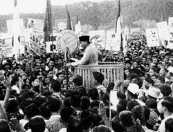 Rapat Raksasa 19 September 1945 : Ketika Tan Malaka Menguji Kekuatan Sukarno
