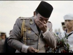 Momen Soekarno Menangis di Depan Makam Jenderal Ahmad Yani yang Terbunuh pada Peristiwa G30S PKI
