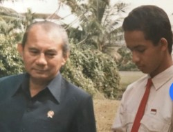 Profesor Emil Ingatkan Jokowi Dengarkan juga Suara Rakyat