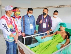 Tiba di Papua, Wagub Audy Langsung ‘Cigok’ Atlet PON Sumbar yang Cidera